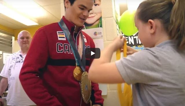 Mikaël Kingsbury visits a school in St-Zotique